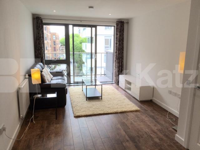 			NEW INSTRUCTION , 2 Bedroom, 1 bath, 1 reception Apartment			 Upper North Street, Poplar
